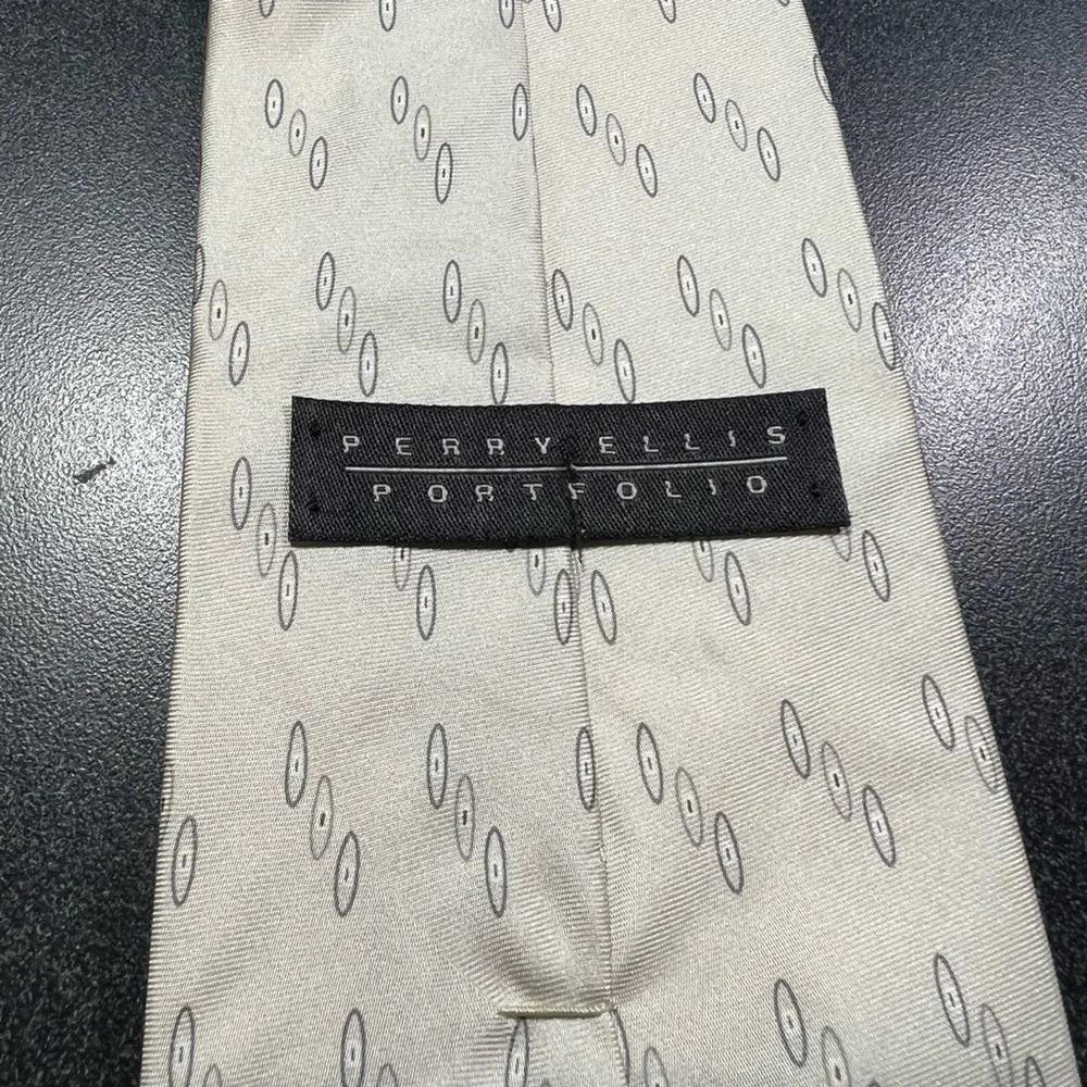 Perry Ellis Portfolio Mens Tie Necktie Multicolor Geometric 100% Silk Wide 57